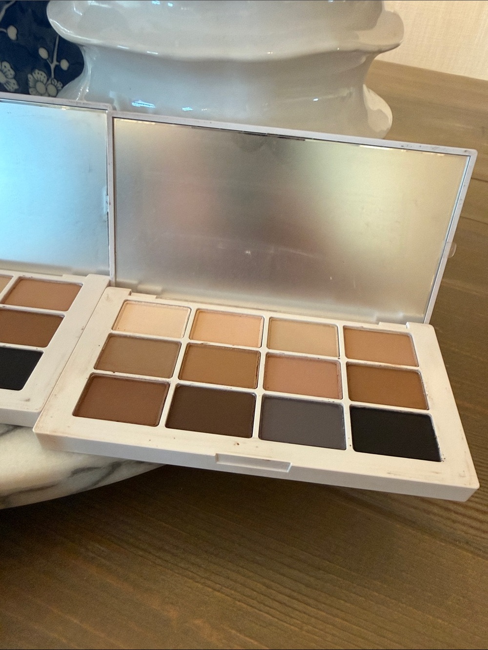 Makeup by Mario 
MASTER MATTES® EYESHADOW PALETTE: THE NEUTRALS - Picture 7 of 9